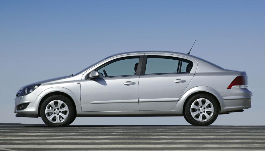  Opel Astra Sedan 2005 года  (фото 24 из 38)